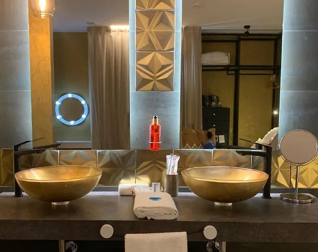 Mamma Mia Boutique - Only Adults 3*