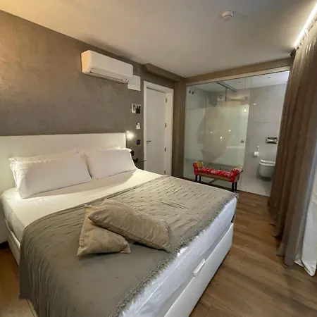 Mamma Mia Boutique - Only Adults