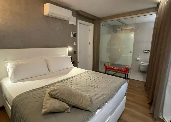 Mamma Mia Boutique - Only Adults