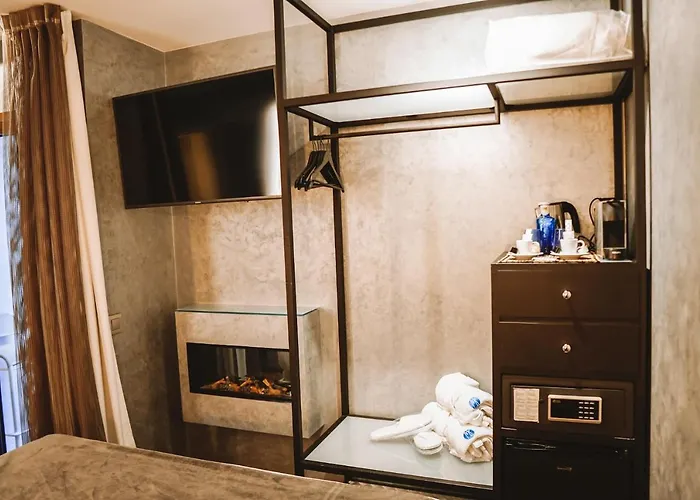 Mamma Mia Boutique - Only Adults